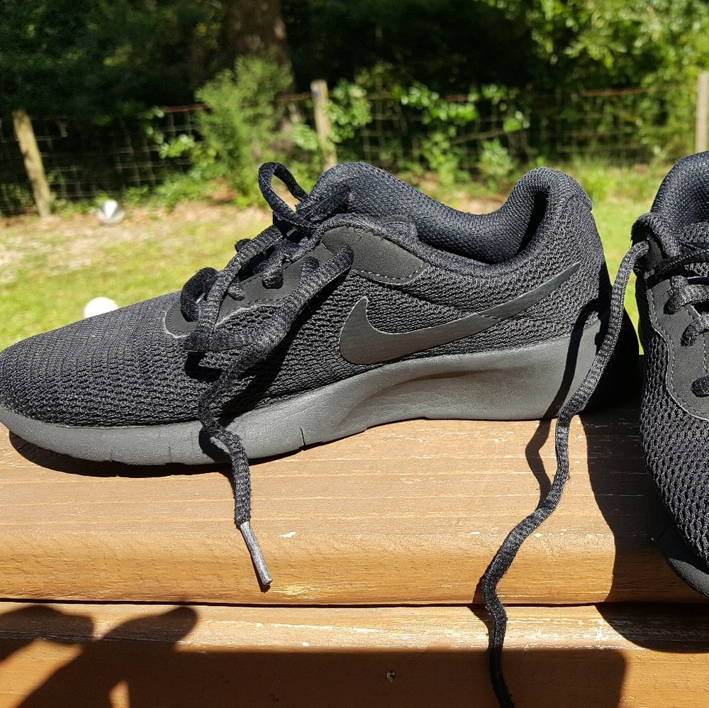 Boys black Nikies